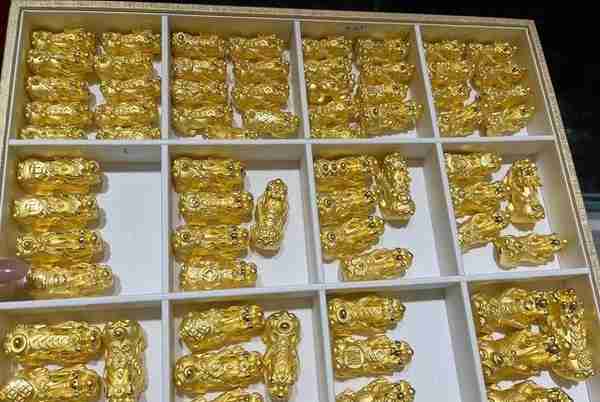 黄金首饰零售价496一克，买黄金需要注意什么？才不会买贵被坑