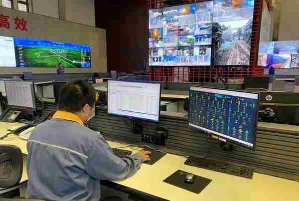 武汉市数字经济典型应用场景：无人行车“机器替人”，5GC和千兆光网助力武钢打造智慧工厂