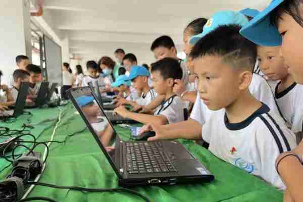Paracraft中国首创元宇宙3D动画编程体验活动在广西玉林举办