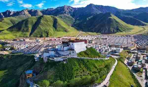 西藏与新疆、青海交界有个市，名气不大却隐藏着两个中国之最