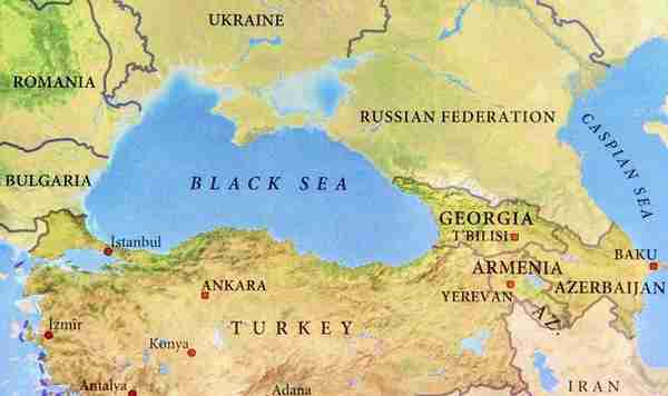 黑海，只是看上去黑，面黑心不黑