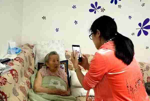 石家庄鹿泉：手机APP刷脸办业务 退休老人资格认证不再难