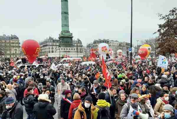 巴黎街头爆发“断头台”呼声，法国养老制度这个坑，到底有多深？