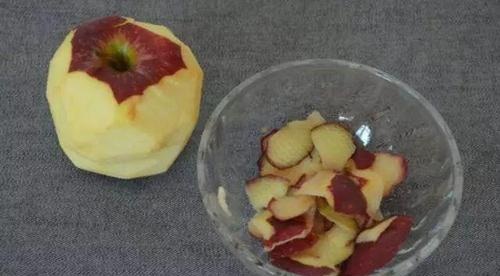 被打蜡的苹果，吃了容易中毒？苹果皮削掉，会浪费营养？告诉你