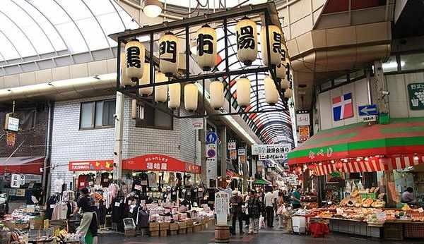 中国游客在日本市场被套路，店铺以外币充当日币，游客：黑店市场