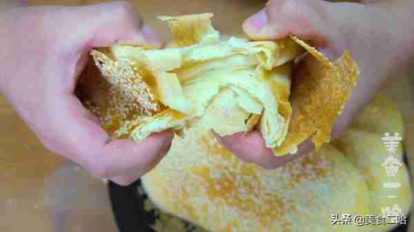 千层发面烧饼：山东特色小吃，饼皮脆内里软，比包子油条简单好吃