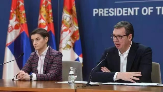 塞尔维亚高颜值女总理：比男人还帅和同性妻子恩爱8年，试管生子
