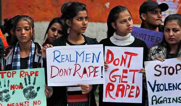印度13岁女孩自家菜地遭性侵！村长做“公正”判罚：打他五耳光
