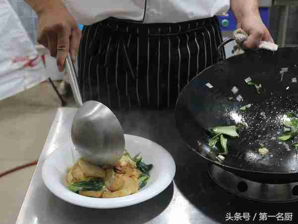青菜豆腐的做法(青菜炖豆腐的家常做法窍门)