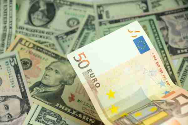 2020年人民币、欧元，英镑平均汇率